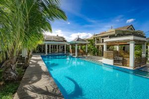 Bazén v ubytování Villasun Luxury Apartments & Villas nebo v jeho okolí