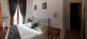 Łóżko lub łóżka w pokoju w obiekcie Villa Tuscany Siena