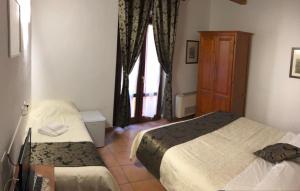 Łóżko lub łóżka w pokoju w obiekcie Villa Tuscany Siena