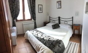 Łóżko lub łóżka w pokoju w obiekcie Villa Tuscany Siena