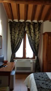 Łóżko lub łóżka w pokoju w obiekcie Villa Tuscany Siena