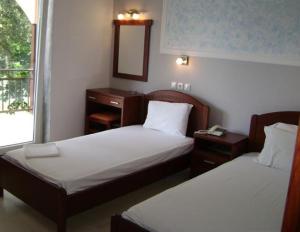 Postel nebo postele na pokoji v ubytování Hotel Afroditi
