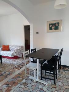 A seating area at Stunning Aptm in Villa