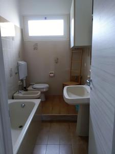 A bathroom at Stunning Aptm in Villa