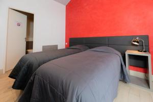Postel nebo postele na pokoji v ubytování Motel D'ornex