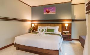 Postel nebo postele na pokoji v ubytování Andaman Breeze Resort