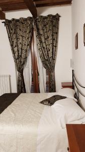 Łóżko lub łóżka w pokoju w obiekcie Villa Tuscany Siena