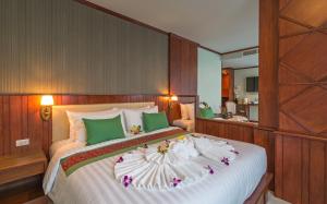 Postel nebo postele na pokoji v ubytování Andaman Breeze Resort
