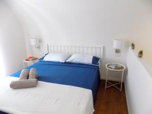 A bed or beds in a room at San Gregorio House