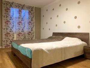 Clean&Comfort Apartments Near Hannover Fairgroundsにあるベッド