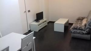 TV a/nebo společenská místnost v ubytování Apartamentos Turísticos Los Ángeles