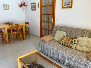 a living room with a couch and a table at MEDDAYS VILLA HORUS CON PISCINA PRIVADA in Miami Platja