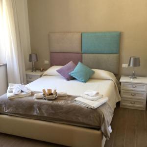 a bedroom with a bed with towels on it at Il Giardino di Daniela Apartments in San Teodoro