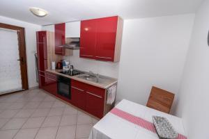 Kuchyň nebo kuchyňský kout v ubytování Amaryllis residence, apartment Diana & Deluxe rooms with shared kitchen