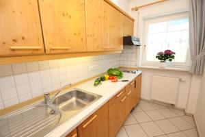 Η κουζίνα ή μικρή κουζίνα στο Gästehaus Annette