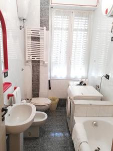Ένα μπάνιο στο Fornaro Apartments