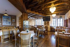 Restoran või mõni muu söögikoht majutusasutuses Hotel Kodra