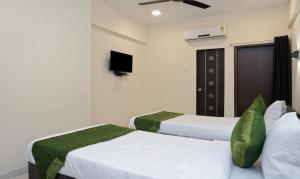 Una cama o camas en una habitación de Treebo Lotus Baner