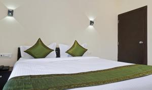 Una cama o camas en una habitación de Treebo Lotus Baner