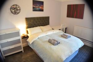 Postel nebo postele na pokoji v ubytování Gorton Mount Hotel Manchester + 25 fotografií