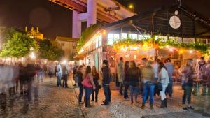 un gruppo di persone che si trovano in una strada di notte di Arts, Cultural & Design District with a Sunny View a Lisbona
