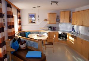 A kitchen or kitchenette at Ferienhof Rindler