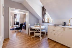 Kuchyňa alebo kuchynka v ubytovaní Apartments Menuet