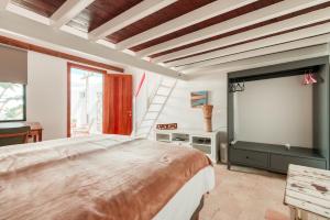 Posteľ alebo postele v izbe v ubytovaní Open Air Historic Penthouse Vegueta