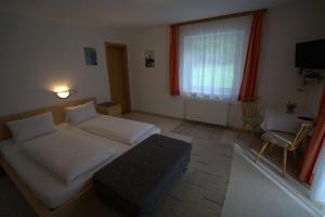 En eller flere senge i et værelse på Haus Gamsblick