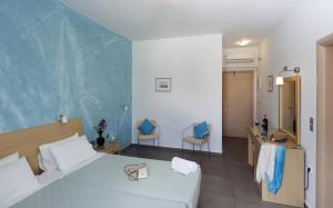 Кровать или кровати в номере Blue Harmony Hotel