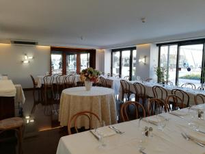 Um restaurante ou outro lugar para comer em Hotel Belvedere