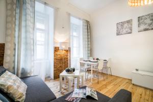 Posedenie v ubytovaní BpR BRIGHT Sapphire Apartment