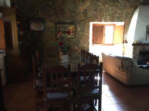 A kitchen or kitchenette at Casa Rural Los Cascajales