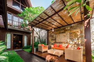 Χώρος καθιστικού στο Raja Woods Villa