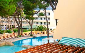 Bazén v ubytování Hotel Bella Playa & Spa nebo v jeho okolí