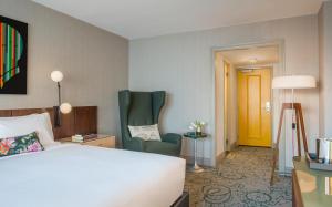 Postel nebo postele na pokoji v ubytování The Darcy Hotel, Washington DC