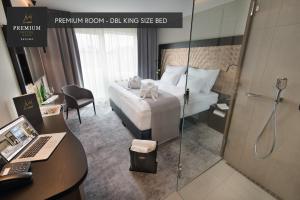 PREMIUM Wellness & Wine Hotel Znojmo客房内的一张或多张床位