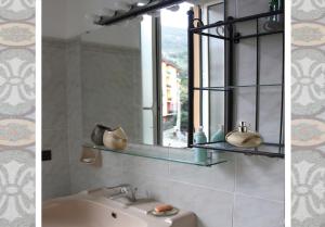 A bathroom at Stunning Aptm in Villa Még 20 kép