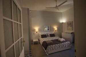 Łóżko lub łóżka w pokoju w obiekcie Klee House Trastevere