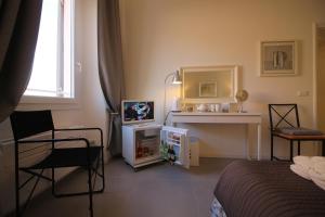 Telewizja i/lub zestaw kina domowego w obiekcie Klee House Trastevere