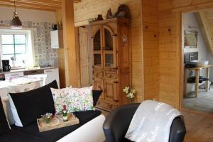 a living room with a couch and a kitchen at Der Kolonist in Burg