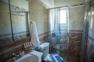 Et badeværelse på La Casa Di Linda + 50 billeder