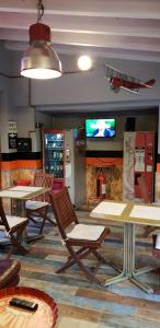TV a/nebo společenská místnost v ubytování Hotel Iris La Eliana