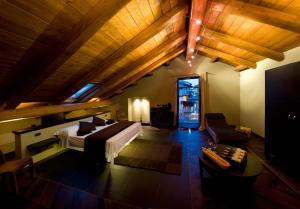 a large room with a bed and a couch at Casa Svizzera Agriturismo in Barolo