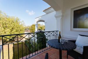 Balkon lub taras w obiekcie Arcos Gardens Sol Rent Golf