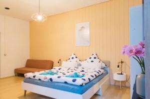 a bedroom with a bed and a chair and flowers at Holiday 33 Apartment H S-Bahn Schönhauser Allee in Berlin