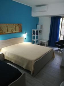Un pat sau paturi într-o cameră la Piazza Castello
