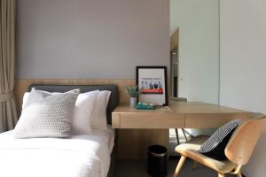 Giường trong phòng chung tại Alix Bangkok Hotel