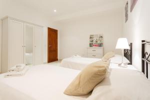 Łóżko lub łóżka w pokoju w obiekcie Arcos Gardens Sol Rent Golf