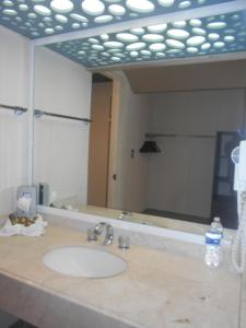 Koupelna v ubytování Hotel Puente Real